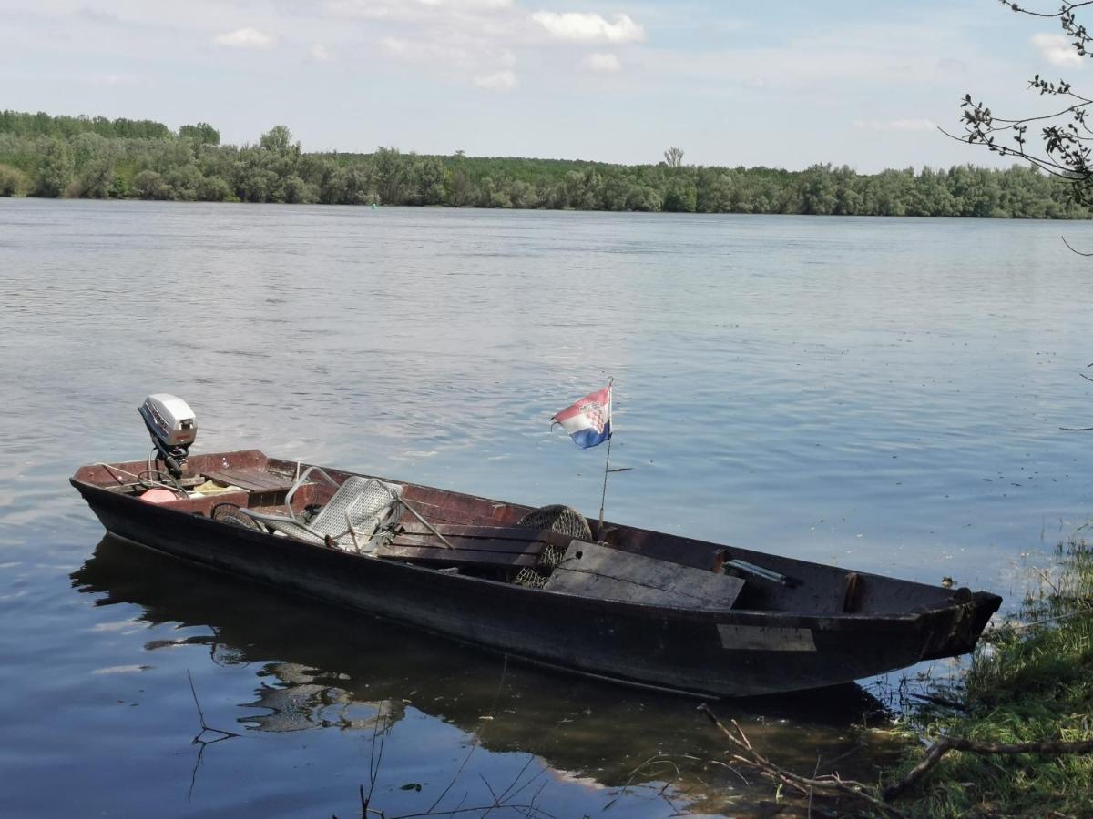 Вилла Kuca Za Odmor Bella Sotin Экстерьер фото
