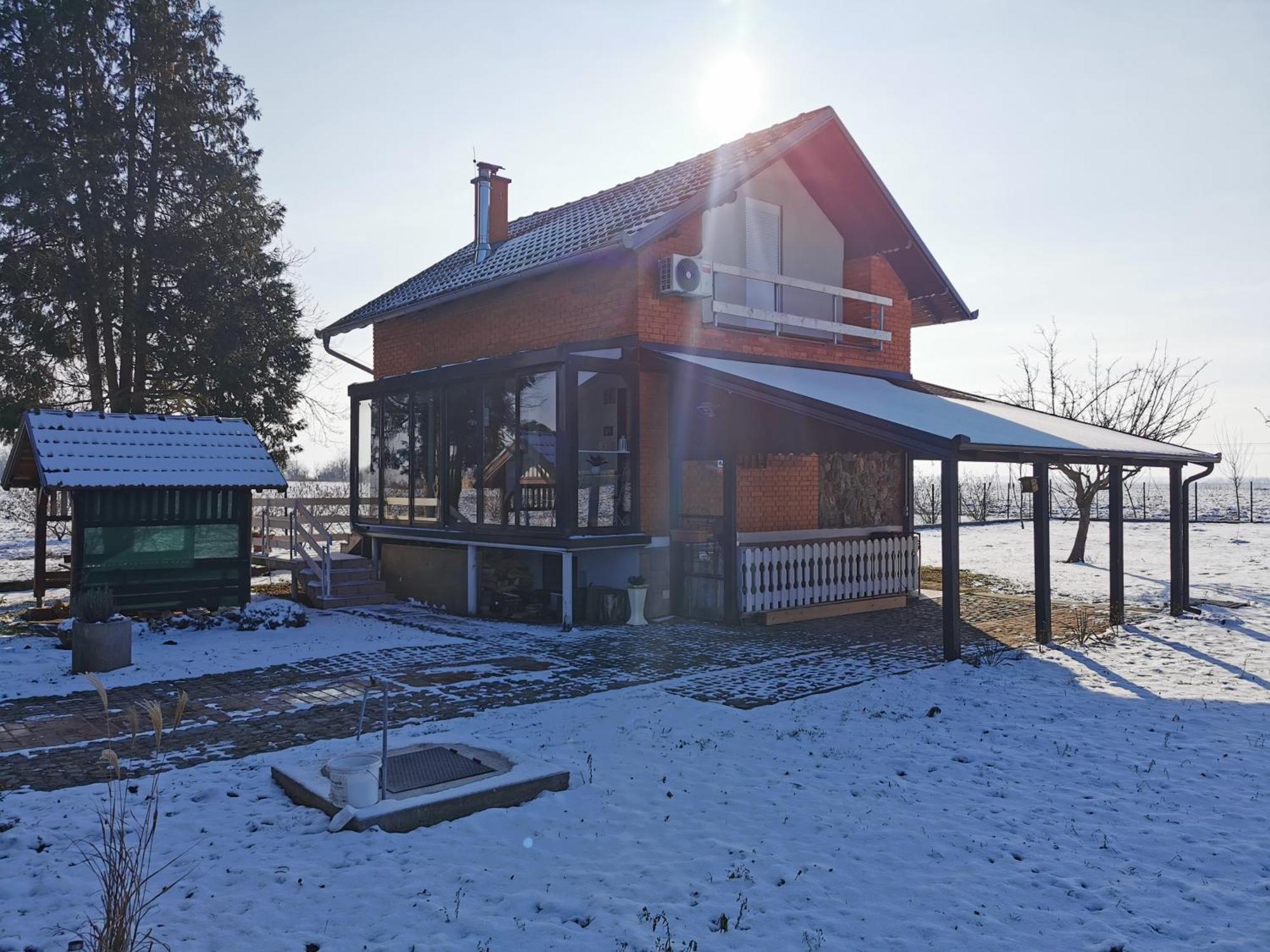 Вилла Kuca Za Odmor Bella Sotin Экстерьер фото